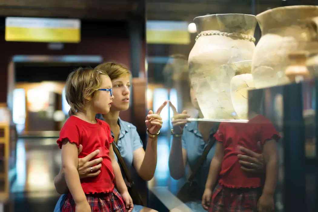 mother and child in a museum